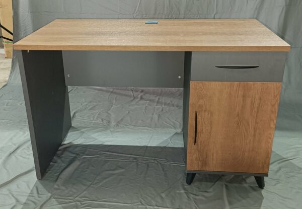 High Quality Customized Office Furniture, Executive Table, Office Table, Conference Table, Workstations, Office Partitions, Reception Counter, Can be Delivered Nationwide